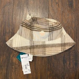 Reversible Roxy plaid fuzzy bucket hat